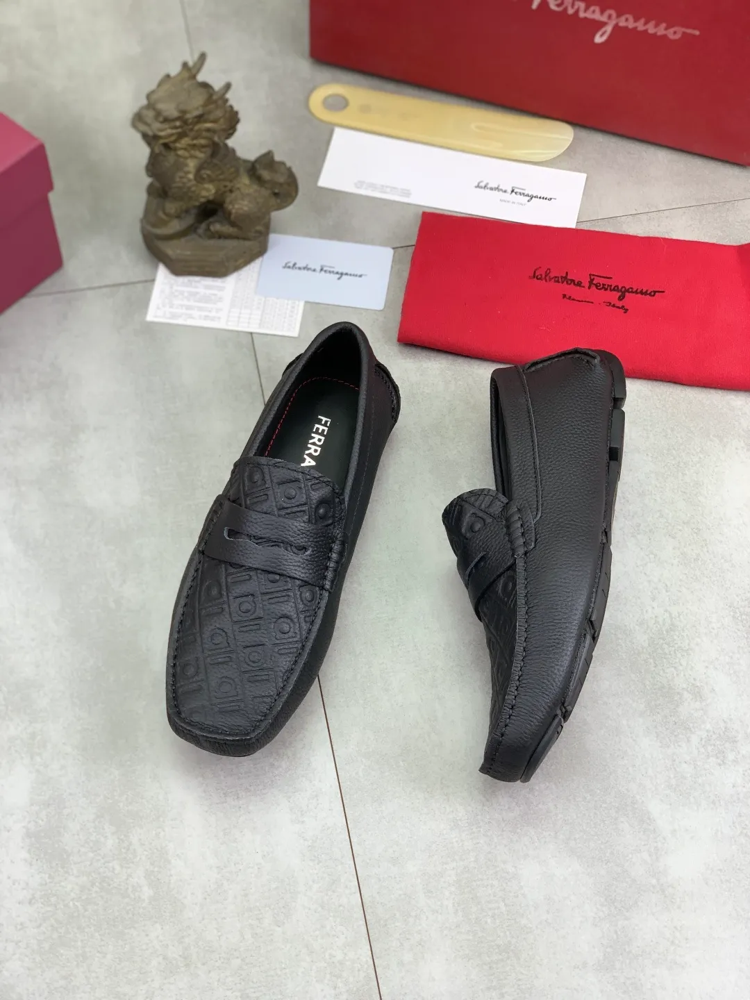 Men's shoes 💰P542 New model, high quality [Ferragamo/Ferragamo] Latest lazy slip-on shoes Original imported calfskin, imported cowhide lining + original luxury metal buckle + original combination outsole Comparison without pressure Code number: 38-45